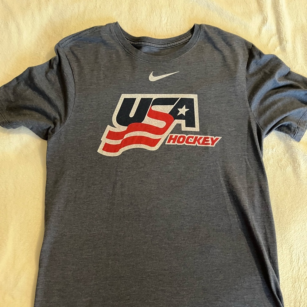 Men’s small USA Nike hockey shirt
